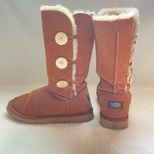 Ugg Women's Bailey Button Triplet II Classic Boot Size 6